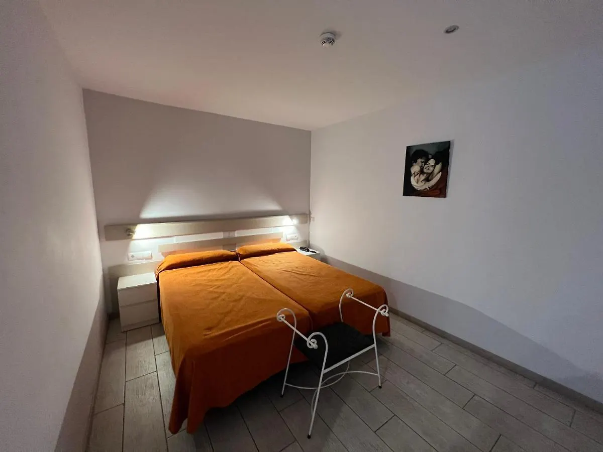 Apartamentos Comfort Calella 3*,