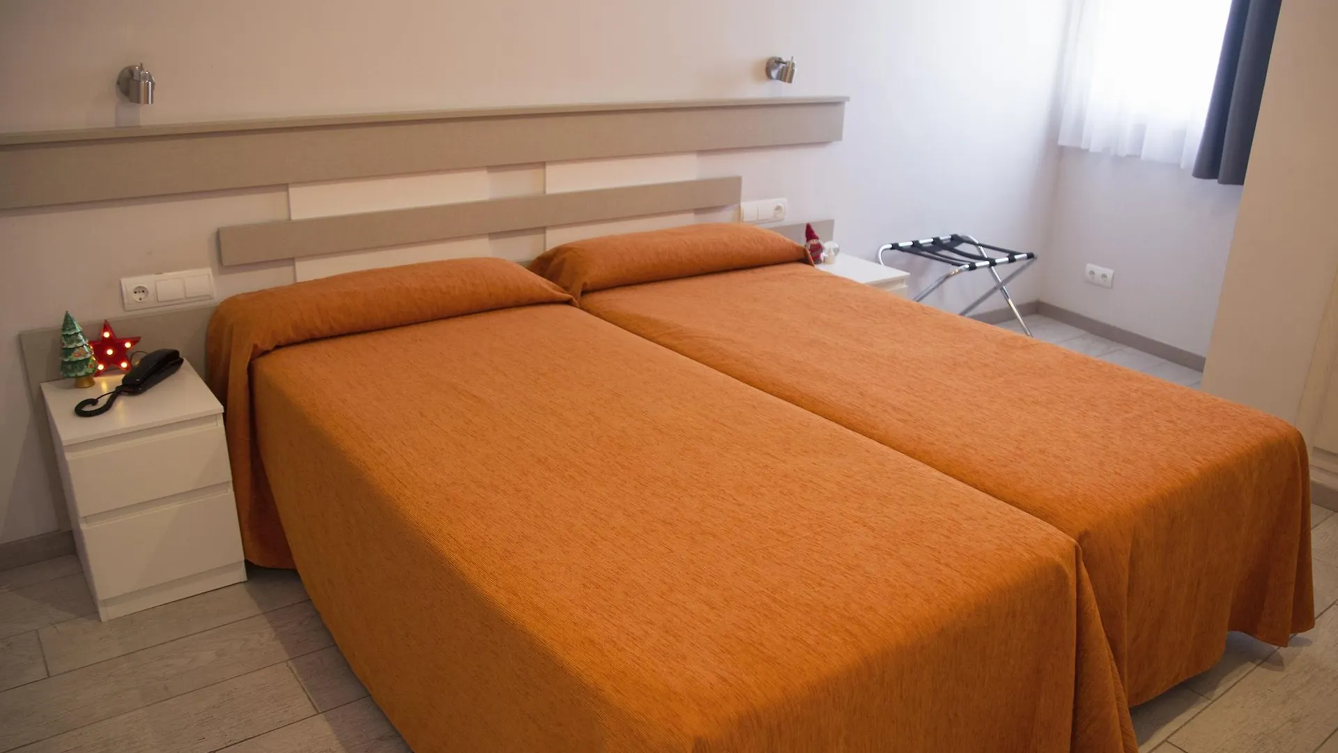 Apartamentos Comfort カレーリャ 3*,  スペイン