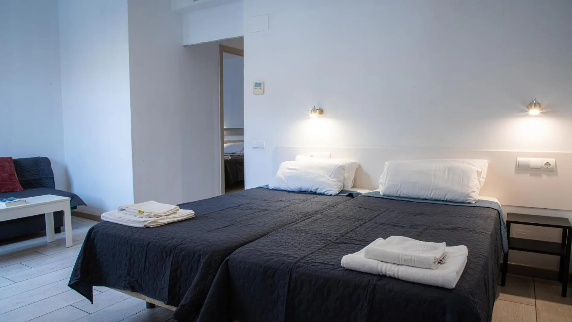 Apartamentos Comfort Calella 3*,  Espagne